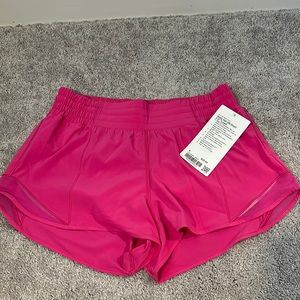 NWT Lululemon Hotty Hot High Rise Short 2.5” - Sonic Pink Size 6